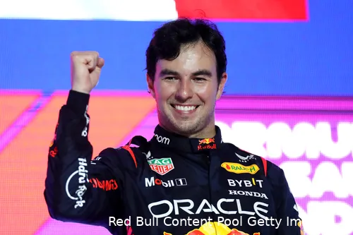 <i>Sergio Pérez wist in Jeddah nog niet dat het slechts één van de twee overwinningen was.&nbsp;</i>