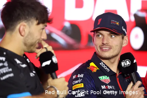 pierre gasly max verstappen alpine red bull racing f1 gp bahrein 2023