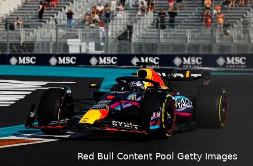 Op de gele band klokte Verstappen de snelste longruns (foto: Red Bull Content Pool/Getty Images)