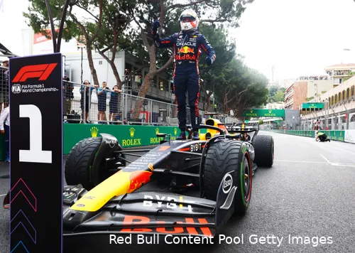 Zeiknatte straten van Monaco konden Verstappen ook niet stoppen (Foto: Red Bull Content Pool/Getty Images)