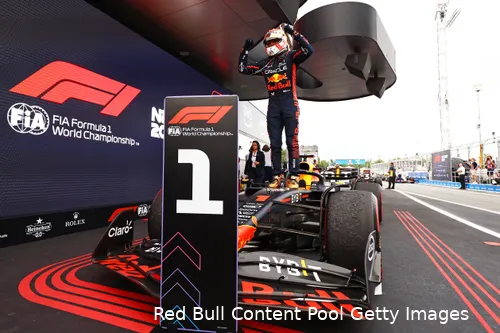 Verstappen verliet Spanje met de perfecte score door in de slotfase de snelste ronde te klokken. (Foto: Red Bull Content Pool/Getty Images)