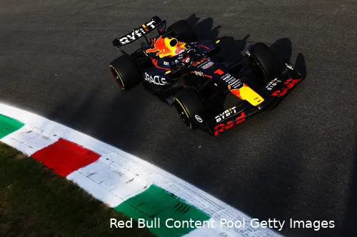 <i>Max Verstappen in de Parabolica.</i>
