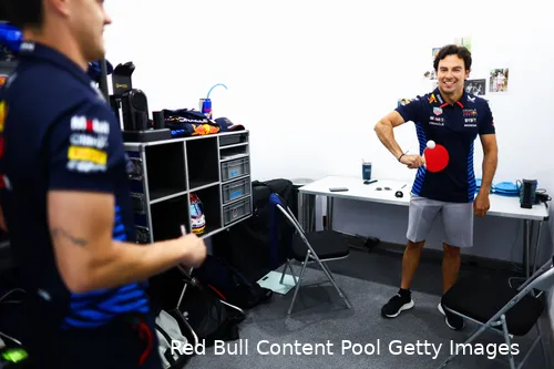 <i>Pérez verkent alvast wat mogelijkheden voor na een eventueel pensioen.</i>