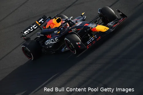 <i>Verstappen op pad op het Jeddah Corniche Circuit.</i>