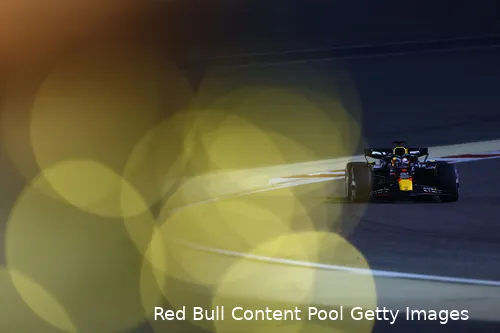 <i>De sessie ging lokaal tot 20:00 uur 's avonds door.</i>