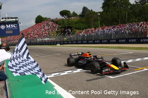 <i>Lando Norris staat net niet op de finishfoto.</i>