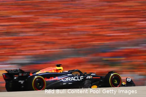 <i>Doornbos ziet dat het Verstappen ook even te veel werd.</i>