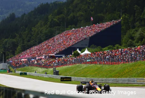 <i>Max Verstappen raast over de Red Bull Ring.</i>