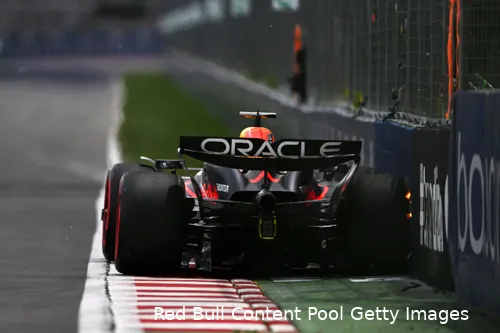 <i>Verstappen overleefde Q2 met moeite.</i>