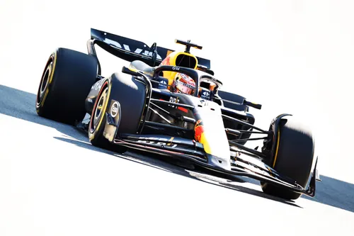 <i>Max Verstappen op weg op het Circuit de Barcelona-Catalunya.</i>