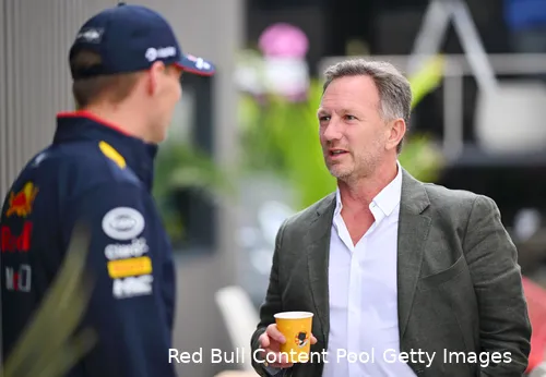 Verstappen is immuun voor 'onzinnige discussies' en kritiek en laat zich niet van zijn stuk brengen.