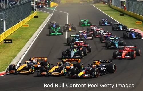 De irritaties van Verstappen begonnen bij de start al.