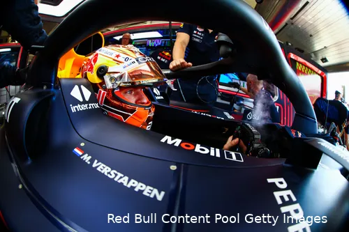 <i>Verstappen stapte teleurgesteld uit zijn geüpgradede RB20.</i>