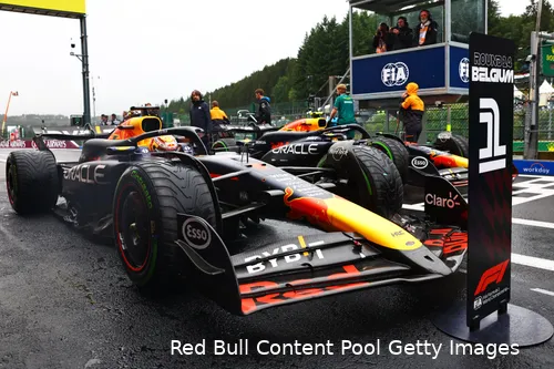 max verstappen red bull racing rb20 regen spa belgie 1 poleposition 2