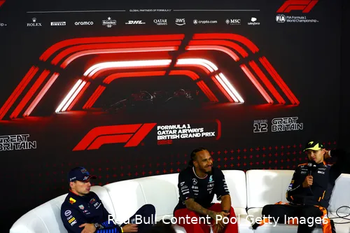 <i>Lewis Hamilton kraakte McLaren en Lando Norris na de race af.</i>