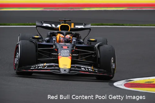 Doornbos keek niet op van de boordradio's en Verstappens commentaar.