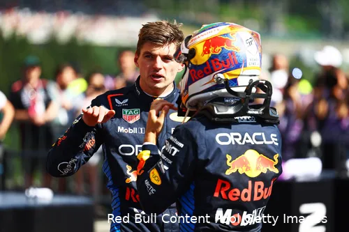 sergio perez max verstappen redbullracing zondag praten 2024