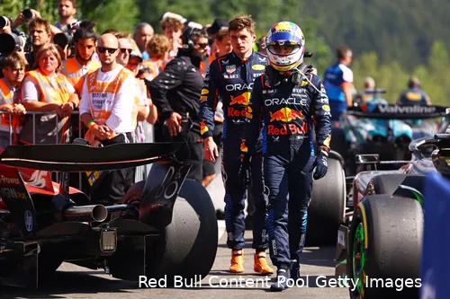 sergio perez max verstappen redbullracing zondag praten 2024
