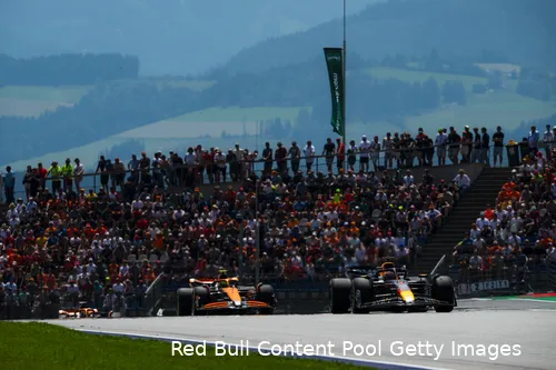 <i>De titanenstrijd tussen Max Verstappen en Lando Norris bereikte het kookpunt in Oostenrijk.&nbsp;</i>