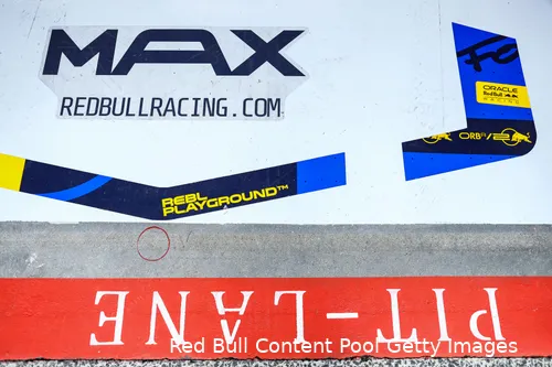 max verstappen pitbox logo