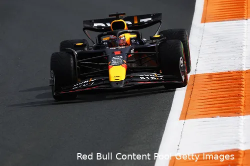 <i>Verstappen zal op zaterdag vermoedelijk weer regenbanden nodig hebben.</i>