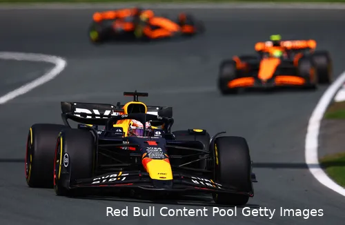 Verstappen hoopt Norris tot het einde van het seizoen achter zich te houden.