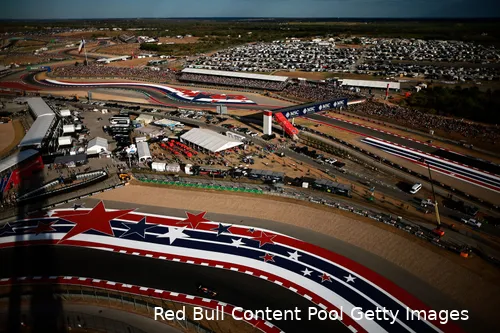 De esses, aan de andere kant van waar Verstappen op de foto rijdt, is Red Bull-territorium volgens Hughes.