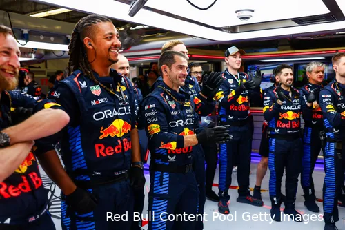 max verstappen cota zaterdag sprintrace 2024 redbullacing rb20 monteurs