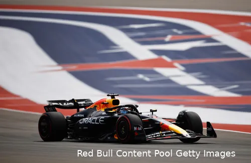 Verstappen reed niet op de limiet, maar pakte wel de poleposition voor de sprintrace.