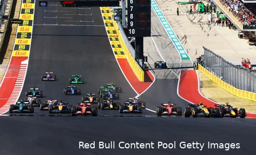 <i>Norris laat een klein gaatje over voor Verstappen.</i>