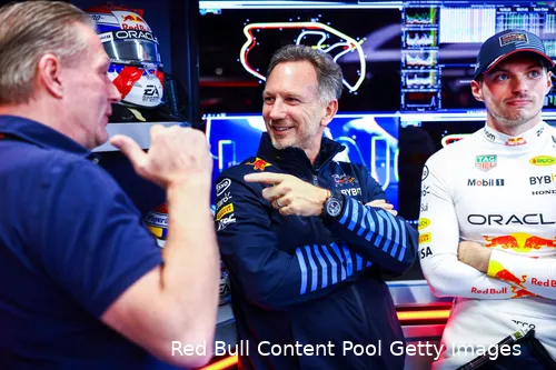 <i>De gesprekken in de paddock zijn geen verleden tijd, maar Jos Verstappen is wel minder te vinden in het Formule 1-circus.&nbsp;</i>