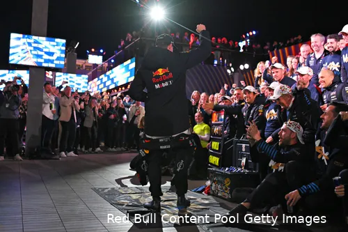 Verstappen na het winnen van zijn vierde wereldtitel.&nbsp;