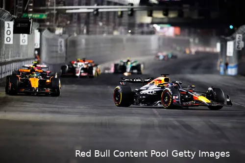 <i>Verstappen hield Norris de hele race achter zich.</i>