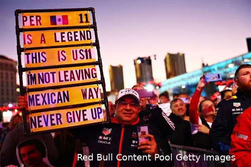 <i>In Mexico wordt Pérez door dik en dun gesteund.</i>