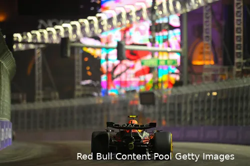 De achtervleugel van Red Bull werd onder de loep gelegd.