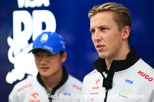 Lawson is na twee races bij Red Bull zijn stoeltje kwijt aan Tsunoda.