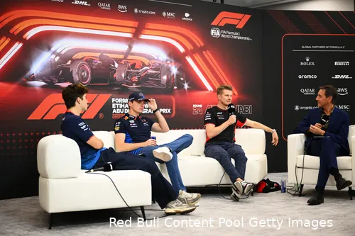 Schelden tijdens persconferenties wordt harder aangepakt in 2025.