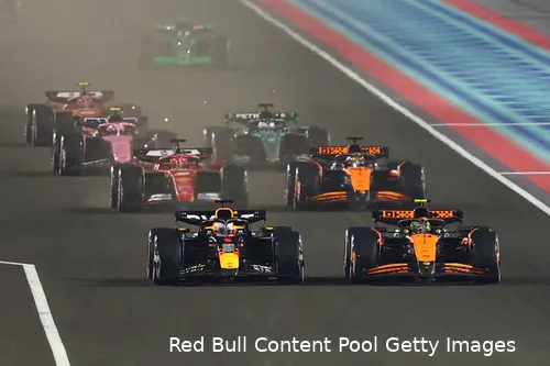 max verstappen lando norris qatar rb20 12 herstart 1