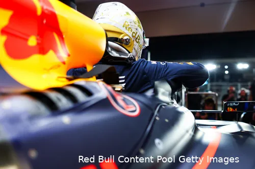 <i>Verstappen kijkt uit naar het moment dat hij voor het laatst uit de RB20 stapt.</i>
