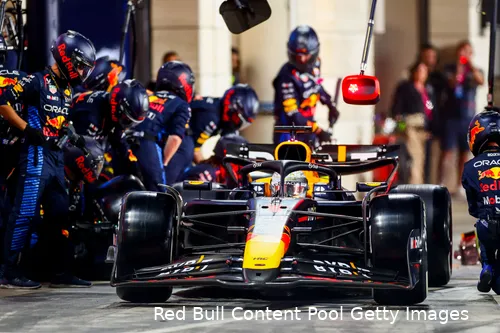 max verstappen red bull racing rb20 qatar 1 pitstop 124