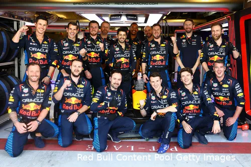 monteurs red bull racing rb20 12