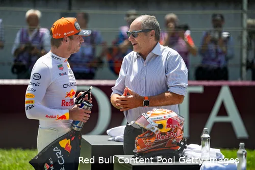 Verstappen en Honda zijn tot 2025 een duo, maar vanaf 2026 kan hij herenigen met het Japanse merk en met Newey tegelijkertijd.