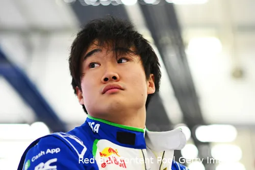 yuki tsunoda vcarb 2025 testdagen bahrein