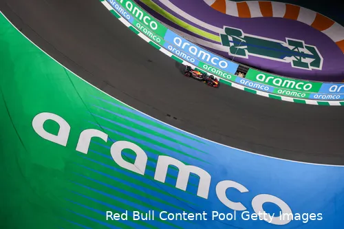 Verstappen pakte de poleposition in Jeddah.