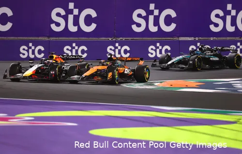 <i>Piastri mist de apex van de eerste bocht.</i>