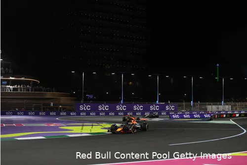 <i>Max Verstappen moest koste wat kost voor Oscar Piastri blijven.&nbsp;</i>