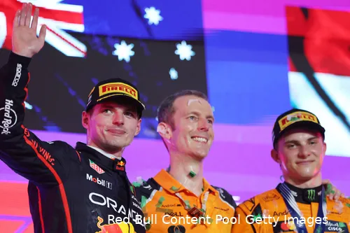 Verstappen zit McLaren nog steeds op de hielen in het WK.