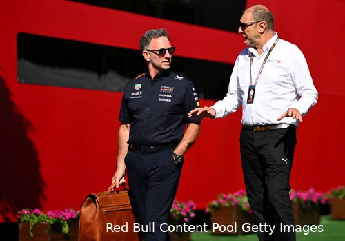 <i>Red Bull-teambaas Horner hier nog op z'n gemak.</i>