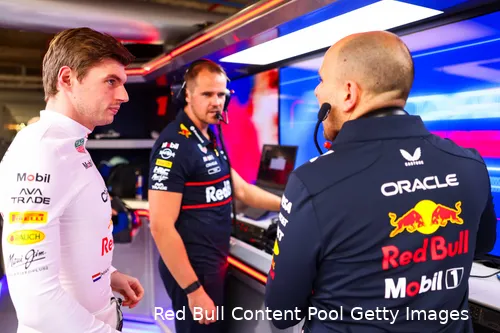 Red Bull voert stapsgewijs updates door om Verstappen een betere auto te geven.
