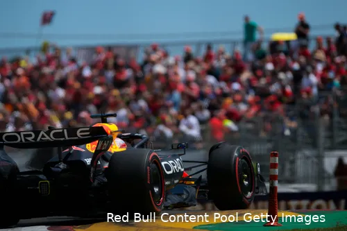 <i>Verstappen wil de mediumbanden bewaren voor de race.</i>